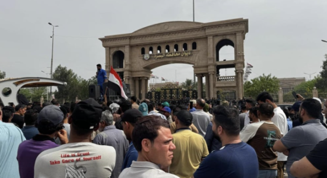 مطالب الرواتب تطرق أبواب الحكومة المحرجة