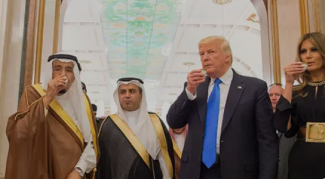 ترامب يزور الشرق الأوسط وعينه على بعض من السياسة وكثير من المصالح