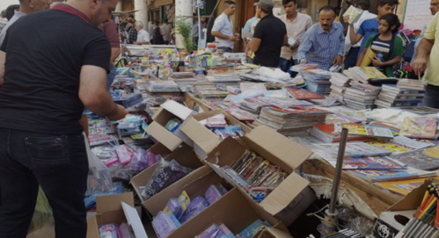 الكتب المدرسية تتسلل الى الأسواق: من المخازن إلى الجشع