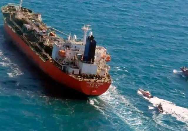 انحراف ناقلة نفط عن مسارها نحو المياه الإيرانية