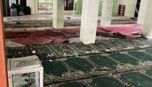 100 جريح في انفجارات داخل مسجد في إندونيسيا