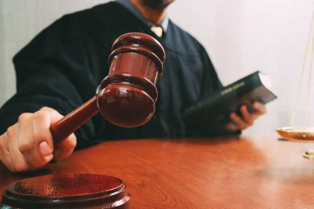 دعوى قضائية ضد الحلبوسي بتهمة خرق القانون