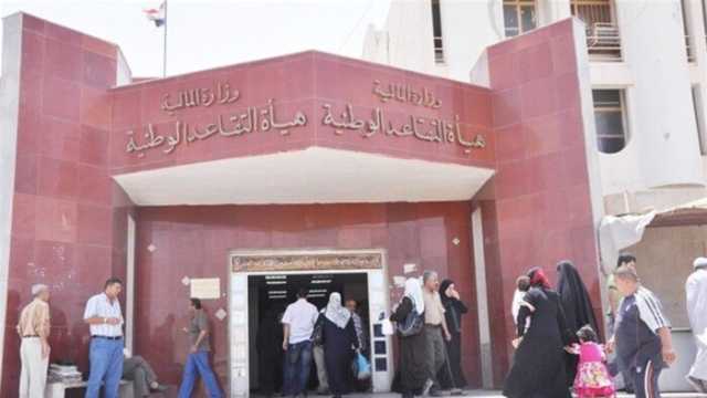 كبار السن ضحية جرائم السلف الإلكترونية: رواتب المتقاعدين نهبٌ علني