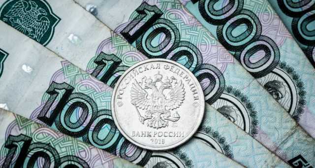 في بورصة موسكو.. الروبل الروسي يسجل مقابل الدولار أعلى مستوى في نحو 3 أشهر