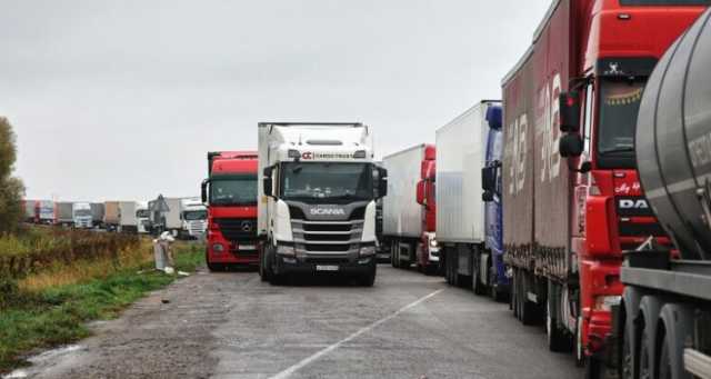 مئات الشاحنات تتكدس على الحدود الروسية الليتوانية