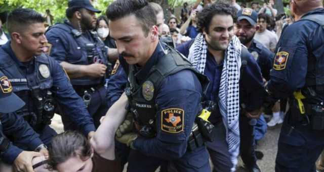 الشرطة تعتقل عشرات المحتجين المؤيدين للفلسطينيين في حرم جامعات أمريكية