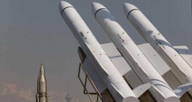 كمال خرازي: إيران قد تغير عقيدتها في امتلاك السلاح النووي إذا تعرضت للتهديد