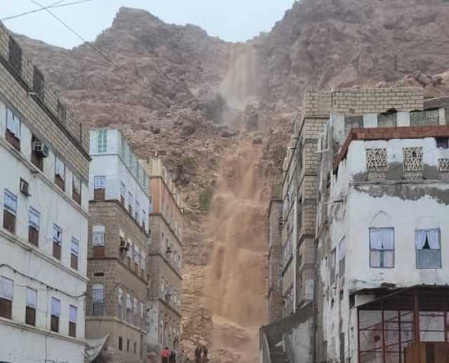 حضرموت.. تحذيرات من انهيارات صخرية بسبب المنخفض الجوي