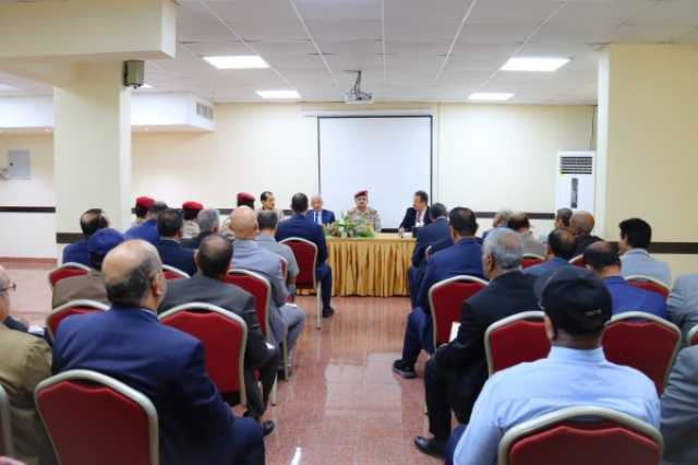 وزير الدفاع يلتقي اللجنة العسكرية العليا ويُشدد على الإسراع بتوحيد التشكيلات العسكرية