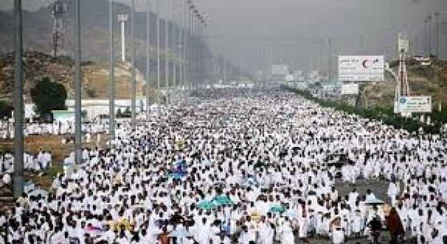 حجاج اليمن يرمون جمرة العقبة الكبرى في مشعر منى ويؤدون طواف الإفاضة