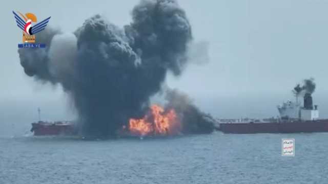 جماعة الحوثي تبث مشاهد لعملية استهداف السفينة 'CHIOS Lion' النفطية بزورق مسير