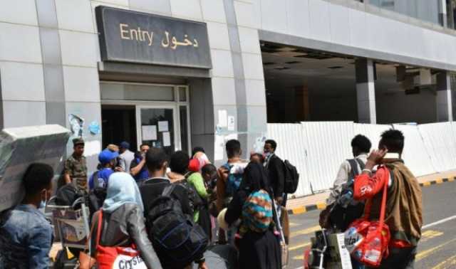 الحوثيون يجلون أكثر من 150 مهاجرا إفريقيا إلى بلدانهم عبر مطار صنعاء