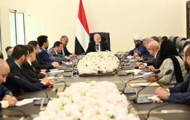 العليمي يلتقي هيئات رئاسة مجلسي النواب والشورى والمصالحة ويتعهد بإلزام الحكومة بتقديم 'الموازنة العامة'