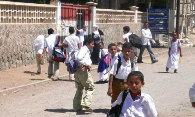 عدن.. إضراب المدارس الحكومية عن التعليم للمطالبة بصرف رواتب المعلمين
