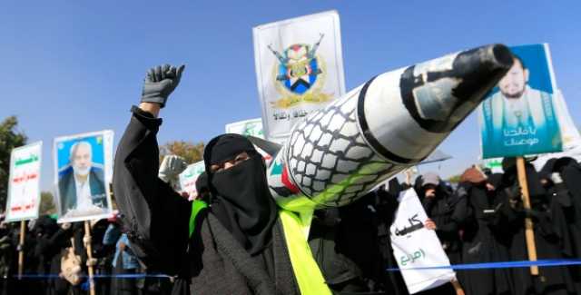 مجلة 'داون' تسلط الضوء على 'الزينيبات' في اليمن.. الجناح النسائي العسكري للحوثيين وأنشطتهن (ترجمة خاصة)