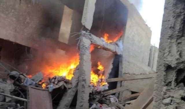 بعد أسبوع من حادثة مماثلة.. قتلى وجرحى جراء انفجار مخزن أسلحة للحوثيين شرق تعز