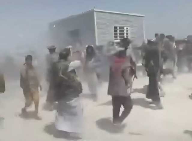 مسلحو قبيلة 'عنس' يهاجمون مكتبا للجبايات الحوثية شرقي ذمار