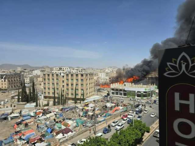 حريق هائل في صنعاء يلتهم مؤسسة تجارية ويتسبب بخسائر مادية كبيرة 'فيديو'