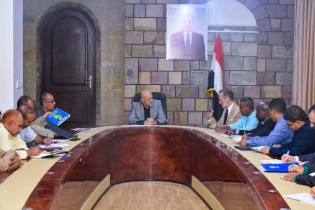 محافظ تعز يبحث مع 'هارنس' التنسيق لضخ المياه من الحوبان للتخفيف من معاناة المواطنين
