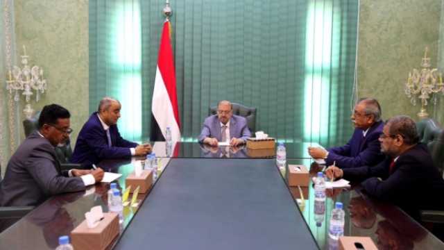 رئاسة البرلمان تلتقي بن بريك وتشدد على إعداد الموازنة وتشكيل مكافحة الفساد ومعالجة الإنهيار الاقتصادي