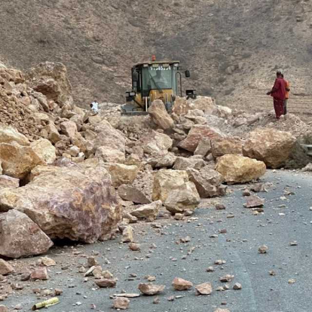 المهرة.. فتح طريق 'نشطون ـ الأنفاق' بعد انهيار صخري أدى لإغلاق الخط الرئيسي