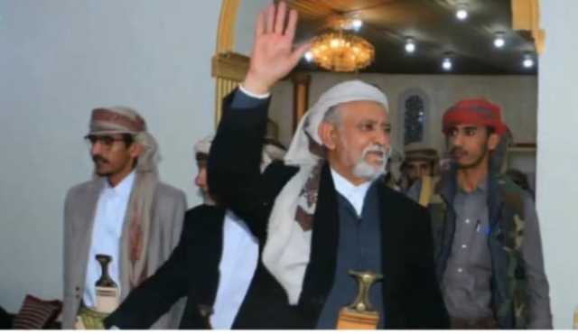 وساطة قبلية تفرج عن القيادي الحوثي محمد الزايدي ونقله إلى سلطنة عمان