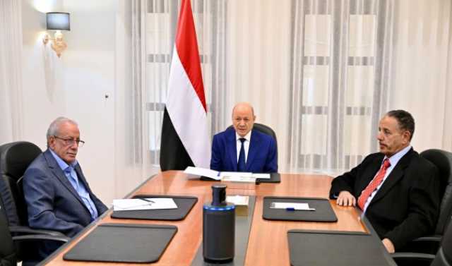 العليمي يتعد بتلبية مطالب حضرموت ويقول إن الخدمات والتنمية أولوية قصوى
