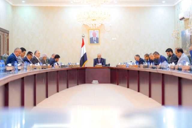 اللجنة العليا للإيرادات تشدد على إغلاق الحسابات الحكومية في البنوك التجارية