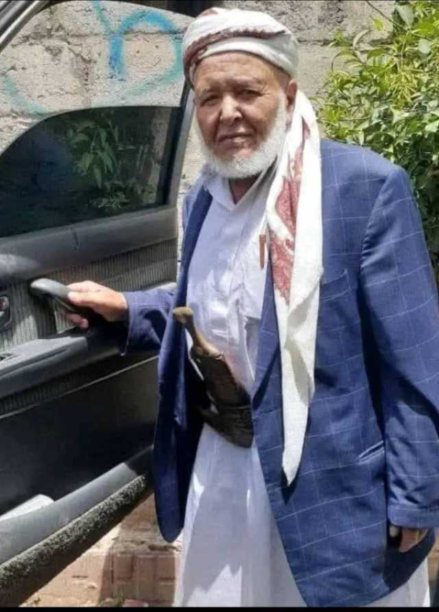 مريض نفسياً يقتل والده وابن عمه في إب