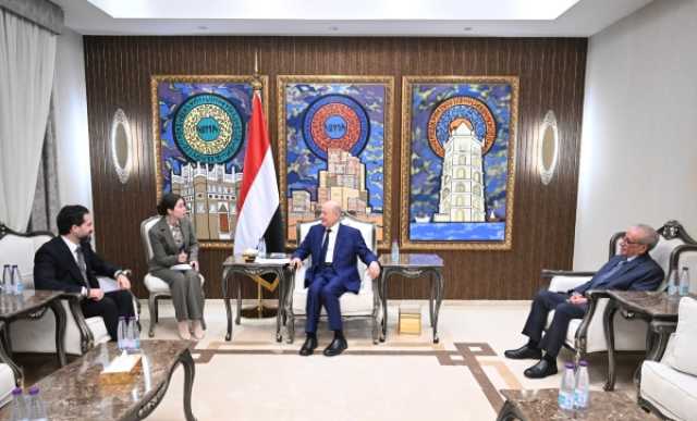 العليمي يحذر من مخاطر نقل الاسلحة المحرمة دوليا الى الحوثيين