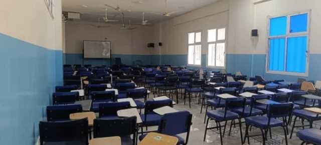 عقب احتجاجات طلابية منددة برفع الرسوم.. جامعة العلوم والتكنولوجيا بعدن تعلن تعليق الدراسة
