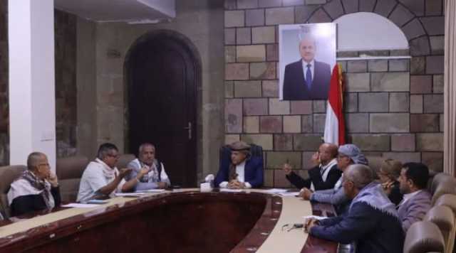 تعز.. إقرار تشكيل لجنة لدراسة مطالب المعلمين وإنهاء الإضراب