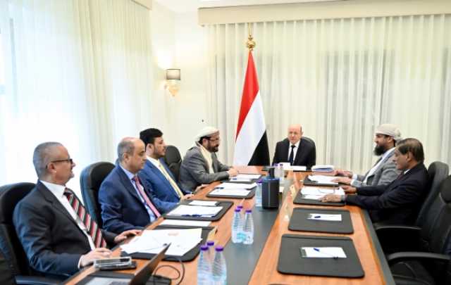 بحضور رئيس الحكومة.. المجلس الرئاسي يواصل اجتماعاته لمناقشة الأوضاع الاقتصادية والأمنية