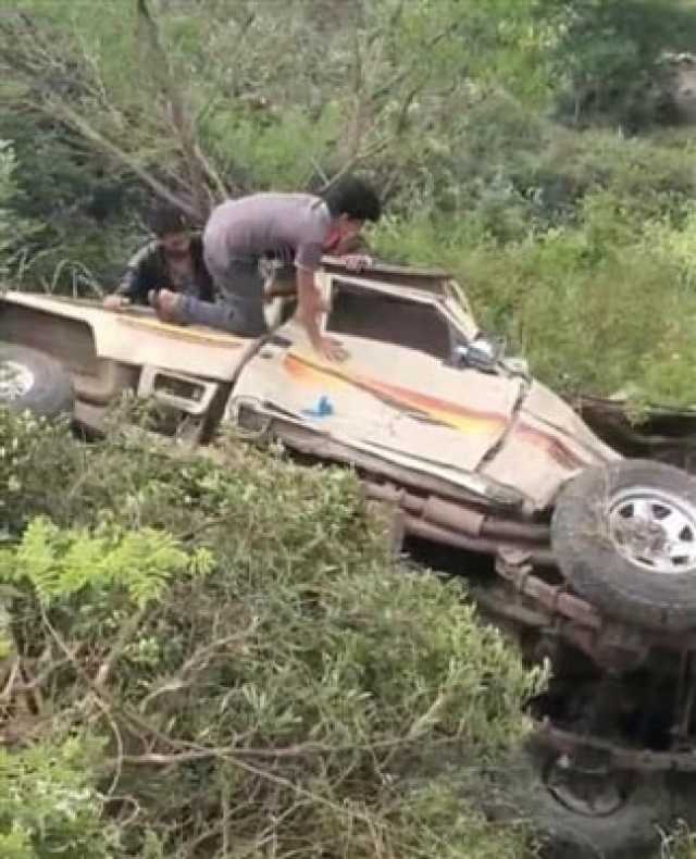 تعز.. وفاة أربعة مواطنين من أسرة واحدة بحادث سير مروع