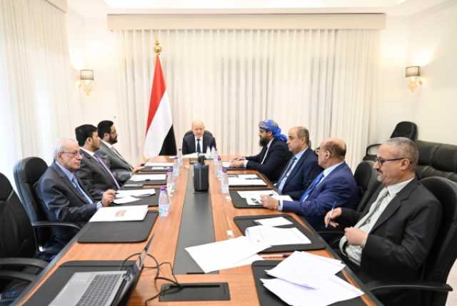 'الرئاسي' يشدد على تحصيل الإيرادات للبنك ومنع الجبايات وربط المحافظات بمنظومات التحصيل الإلكتروني