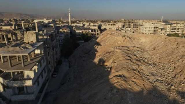 جبل أنقاض عربين.. مقبرة جماعية للمنازل والذكريات بدمشق