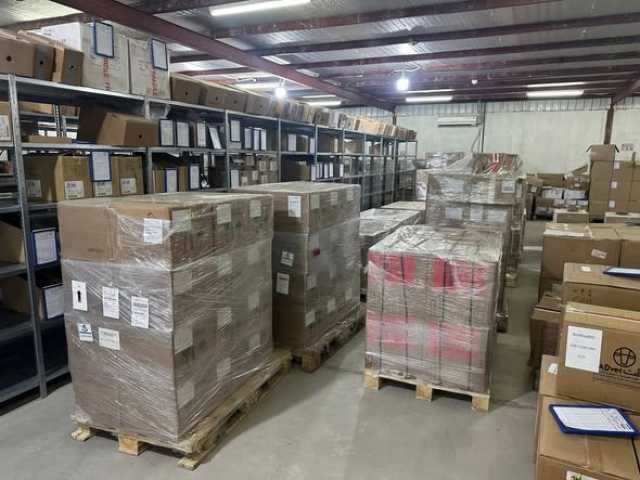 بالرغم من التنكيل والإختطافات المستمرة.. الصليب الأحمر يسلم سلطات الحوثيين أكثر من 35 طنا من المساعدات الطبية