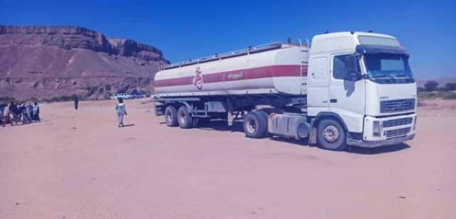 حضرموت.. جرحى بينهم جندي في اشتباكات مع مسلحين اعترضوا قاطرات وقود