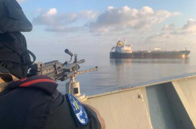 شركة أمبري : عدم الاستقرار في اليمن يؤجج أعمال القرصنة ويثير القلق بأحد أكثر ممرات الشحن ازدحامًا في العالم