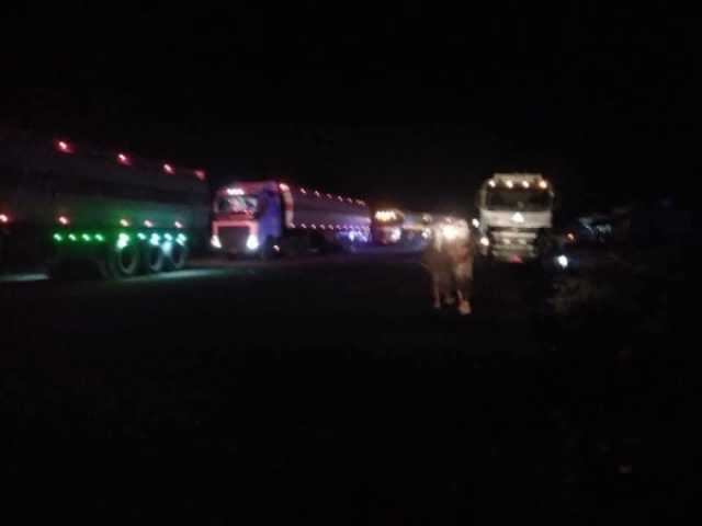 أبين.. عناصر تابعة لمليشيا الانتقالي تنصب قطاعا وتحتجز ناقلات وقود مخصصة لكهرباء عدن