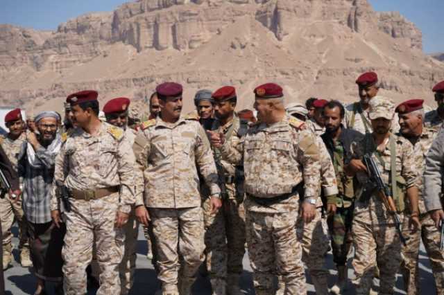 قائد العسكرية الأولى وقيادات في درع الوطن يتفقدون المواقع الأمامية ويؤكدون على رفع الجاهزية