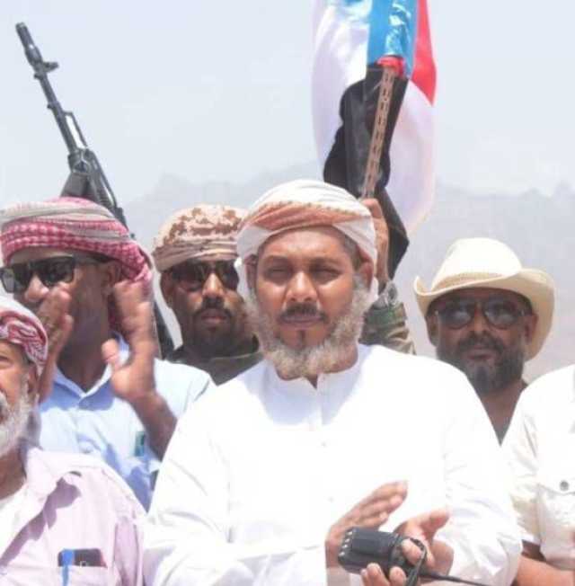 محافظ سقطرى يصدر قرارا بإلغاء صفة 'شيخ مشايخ' أرخبيل سقطرى