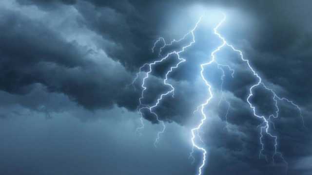 وفاة طفل بصاعقة رعدية في البيضاء