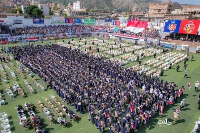 تعز تحتفي بتخرج 1300 طالب وطالبة من أسر الشهداء والجرحى