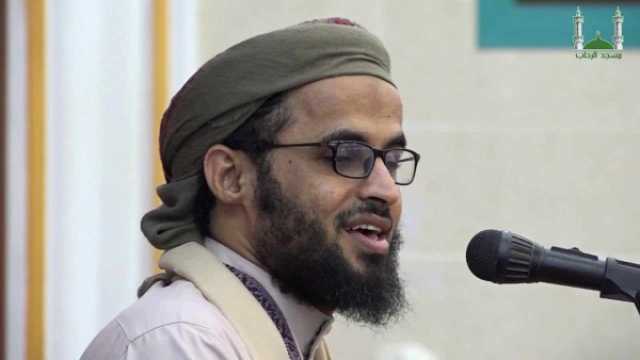 عدن .. 'الوالي' يقتحم مسجد الرحمن بالقوة لفرض إمام جديد وقبيلة المحاثيث تحذر من عواقب وخيمة
