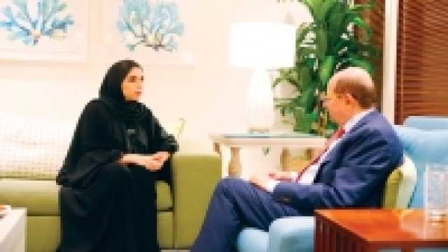 عدن.. الخدمة المدنية تنشر كشوفات بأسماء موظفين ثبت وجود ازدواج أو تشابه وظيفي لهم بين القطاعين المدني والعسكري