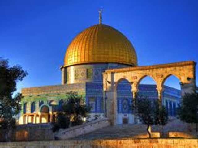 عشرات المستعمرين يقتحمون المسجد الأقصى بحماية شرطة الاحتلال الإسرائيلي
