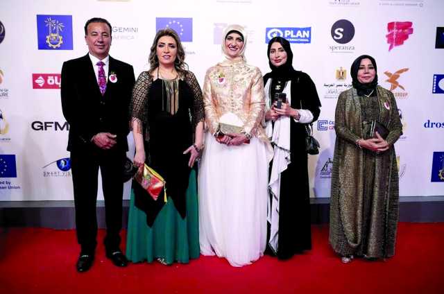 منى العنبري.. بين قلم الكاتب وريشة المبدع