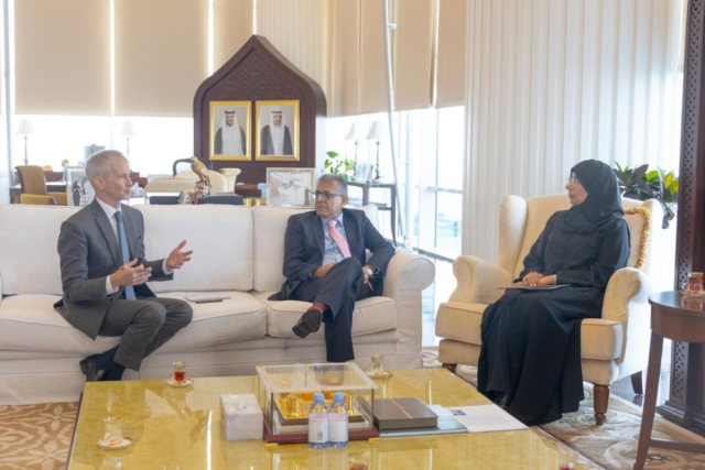 وزير الصحة تناقش تعزيز الجهود الإقليمية لاستئصال شلل الأطفال مع منظمة الصحة العالمية ومؤسسة 'جيتس'
