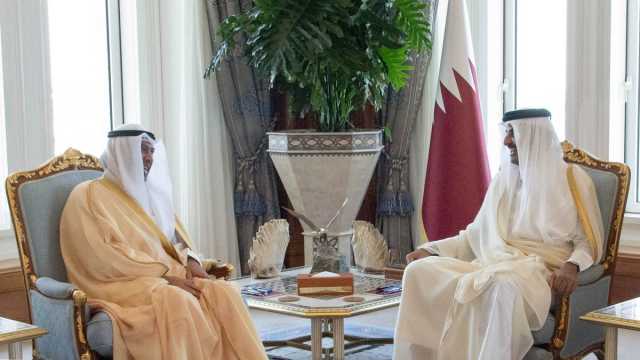 سمو الأمير يستقبل نائب رئيس مجلس الوزراء وزير الدفاع الكويتي